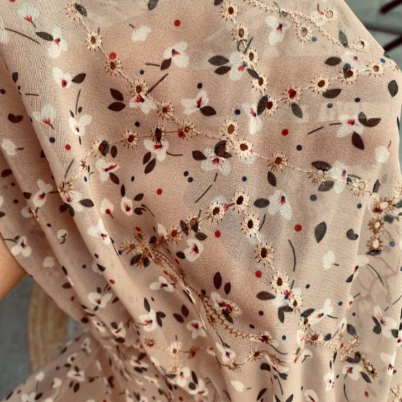 Maternity Dress for Photoshoot - Picture 5 of 5